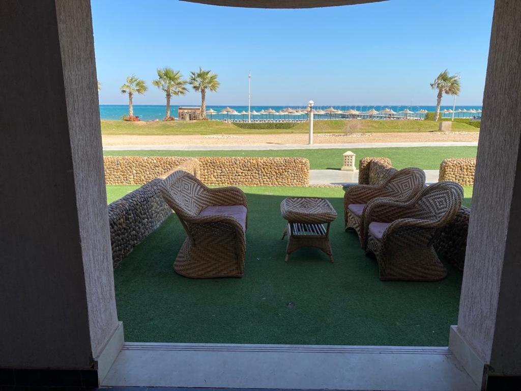 شاليه بحديقه اول صف علي البحر مباشر عائلي فقطChalet Porto South Beach Sea View عين السخنة المظهر الخارجي الصورة