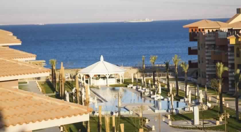شاليه بحديقه اول صف علي البحر مباشر عائلي فقطChalet Porto South Beach Sea View عين السخنة المظهر الخارجي الصورة