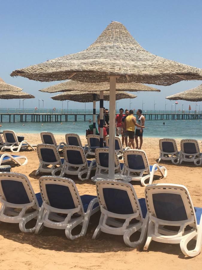 شاليه بحديقه اول صف علي البحر مباشر عائلي فقطChalet Porto South Beach Sea View عين السخنة المظهر الخارجي الصورة