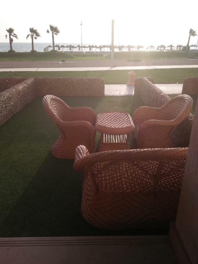 شاليه بحديقه اول صف علي البحر مباشر عائلي فقطChalet Porto South Beach Sea View عين السخنة المظهر الخارجي الصورة